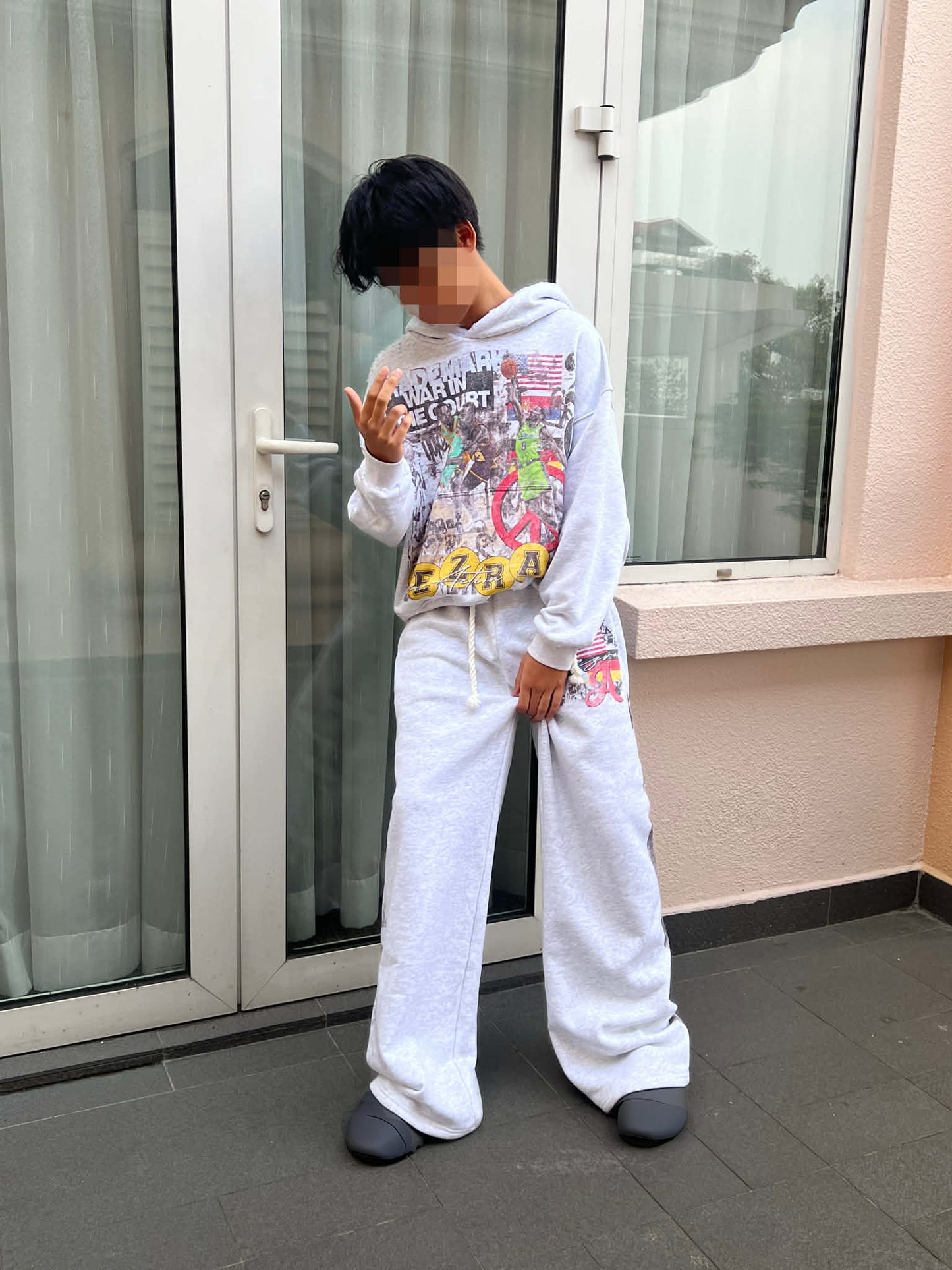 Aezra - War In The Court (Hoodie)