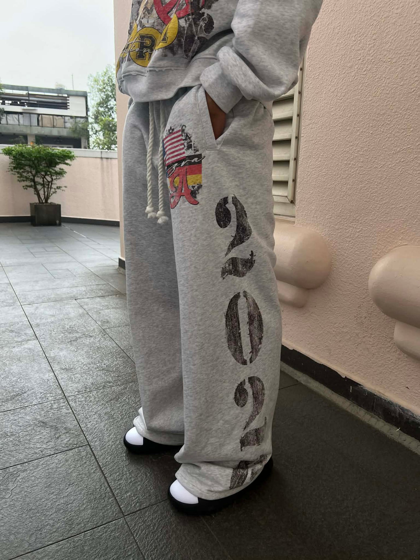 Aezra - War In The Court (Sweatpants)